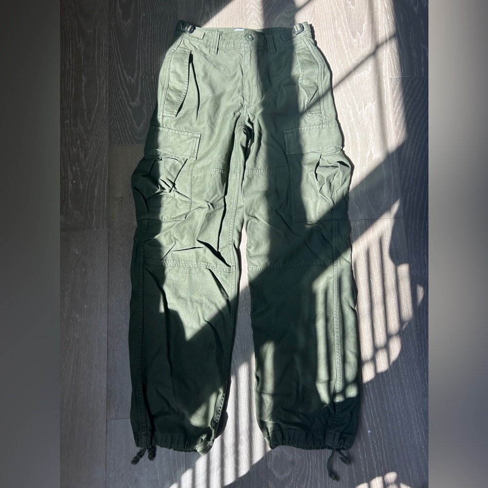 Aritzia TNA green cargo pants